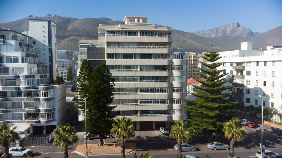 To Let 4 Bedroom Property for Rent in Sea Point Western Cape